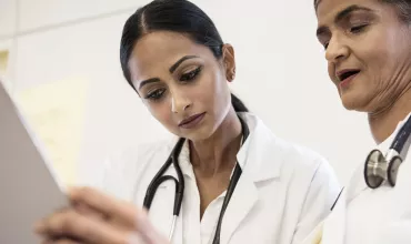 Deux femmes médecins Deux femmes médecins