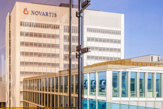 Vista del Forum 1 and Fabrikstrasse, Campus Novartis a Basilea Vista del Forum 1 and Fabrikstrasse, Campus Novartis a Basilea